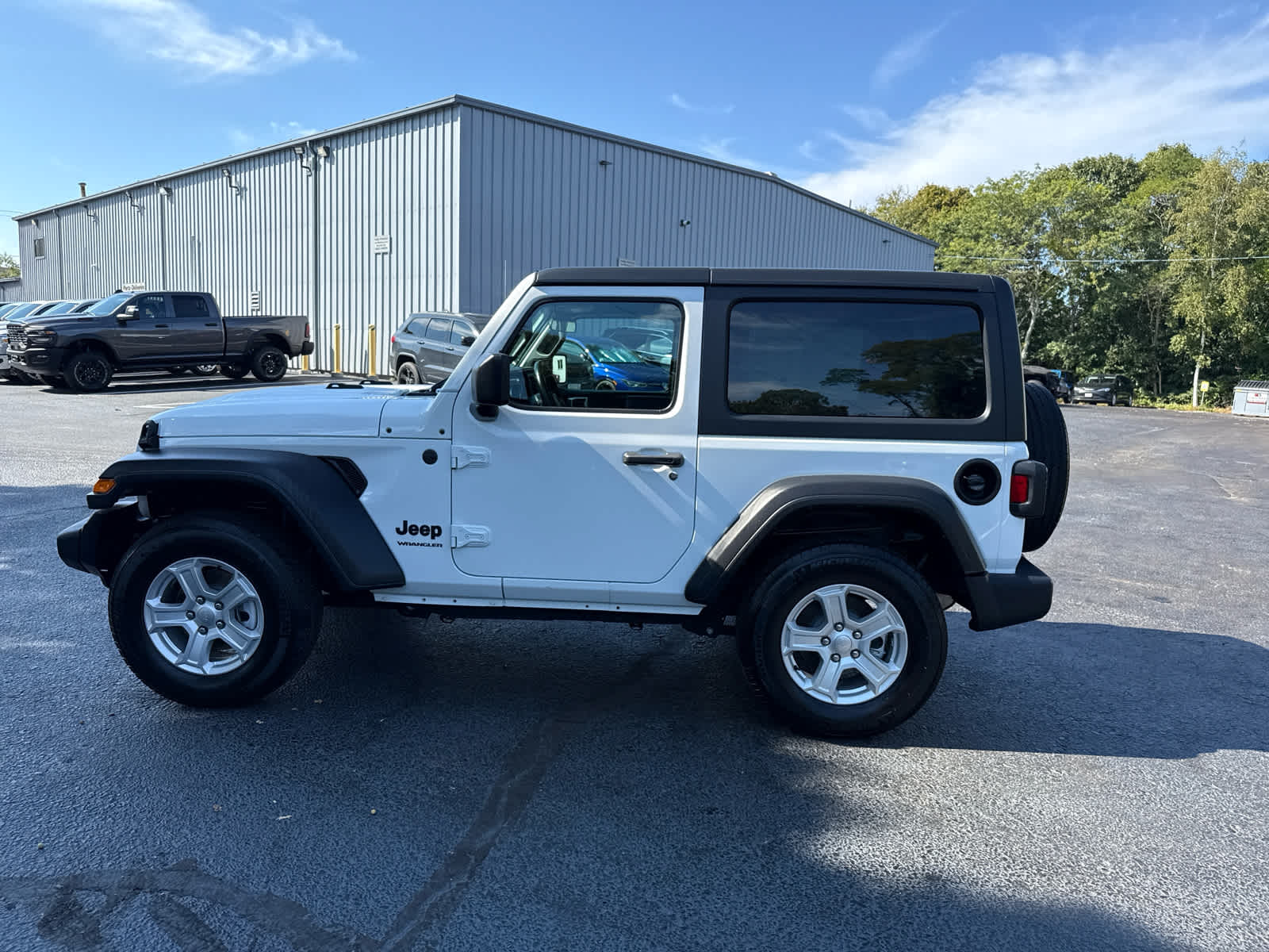 2022 Jeep Wrangler Sport S photo 6