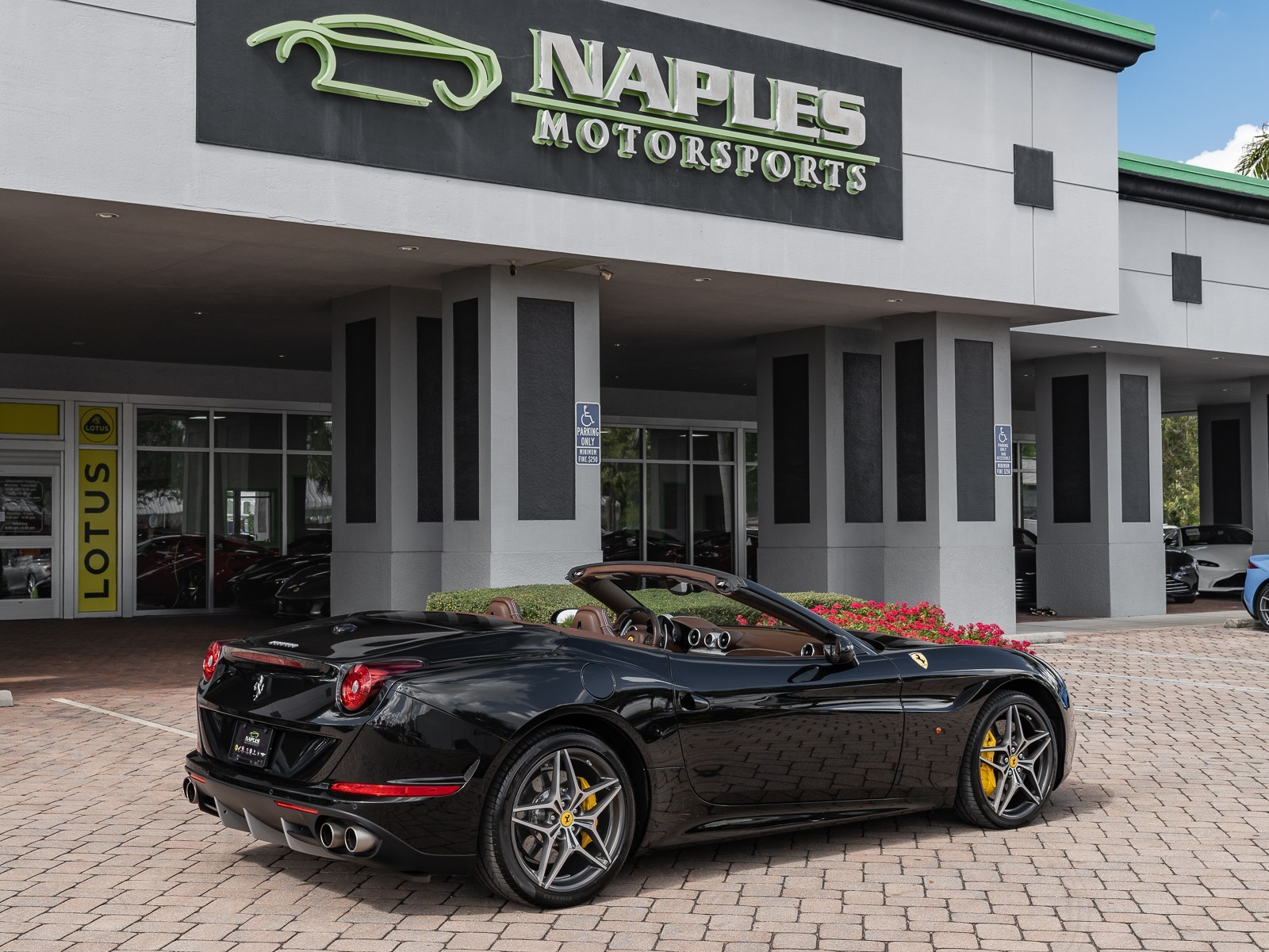 2015 Ferrari California T photo 29