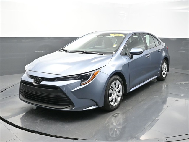 2025 Toyota Corolla LE's photo
