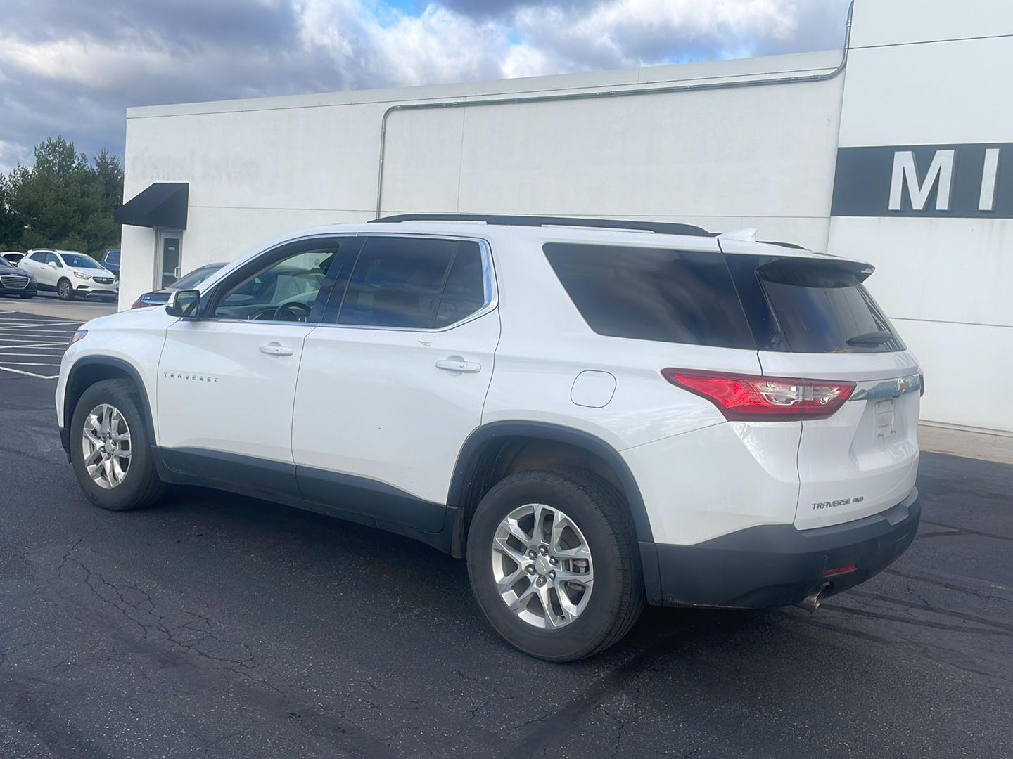 2020 Chevrolet Traverse Cloth photo 2