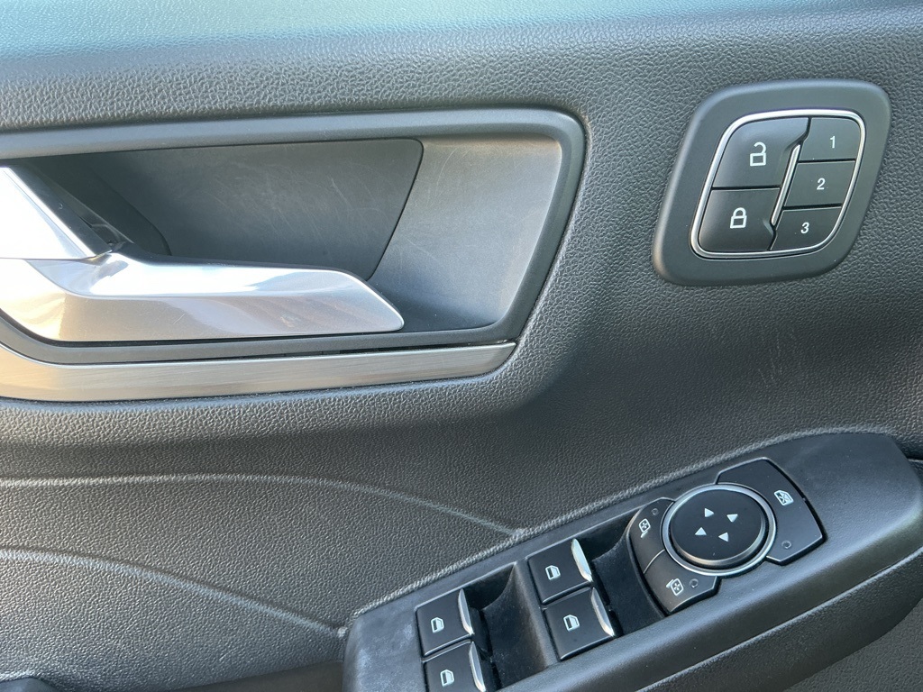 2021 Ford Escape Titanium photo 17
