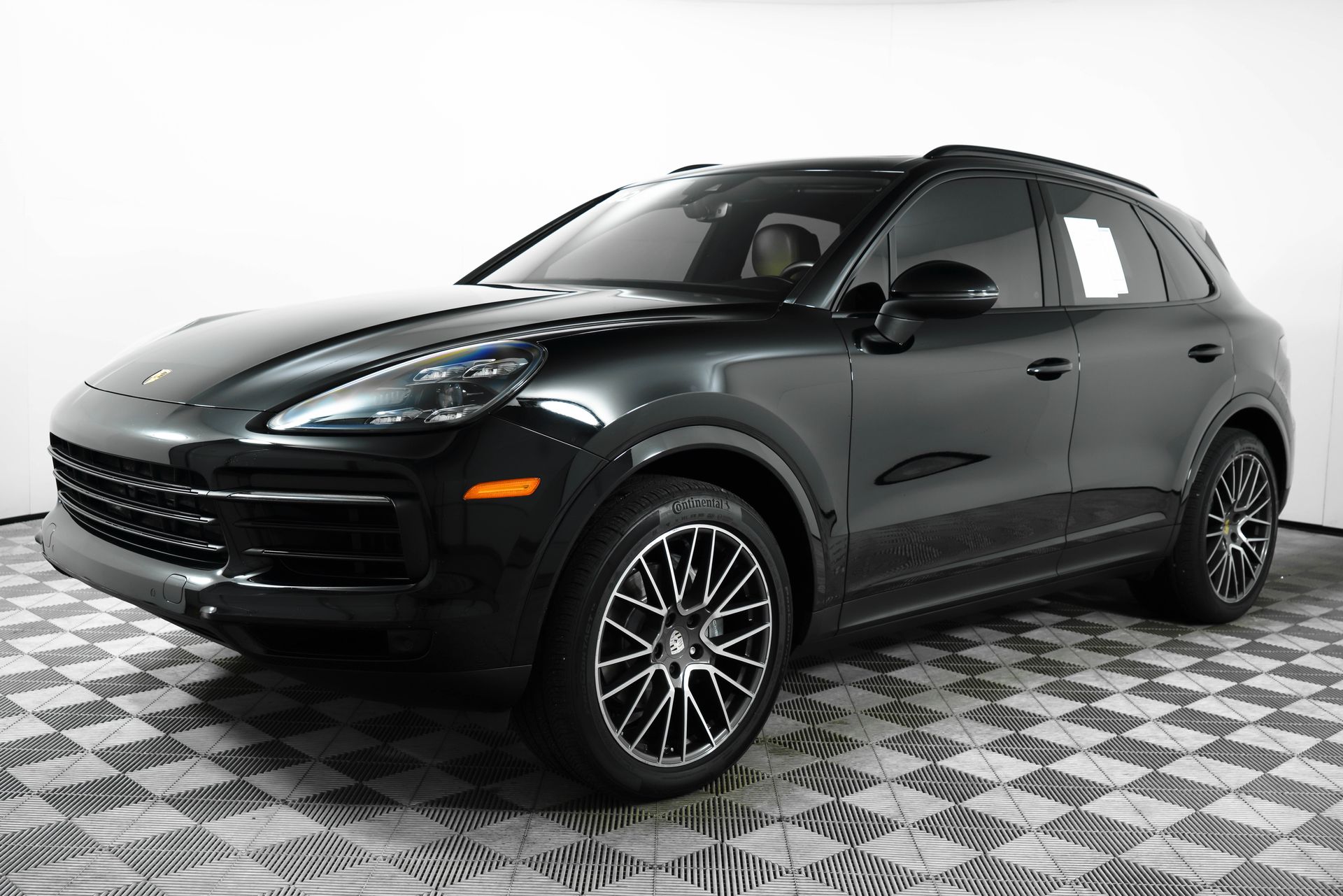 2020 Porsche Cayenne Base photo 3