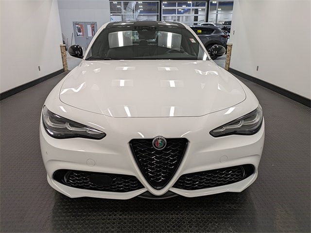 2024 Alfa Romeo Giulia Ti photo 2