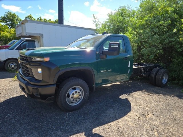 2024 Chevrolet Silverado 3500HD Work Truck photo 2