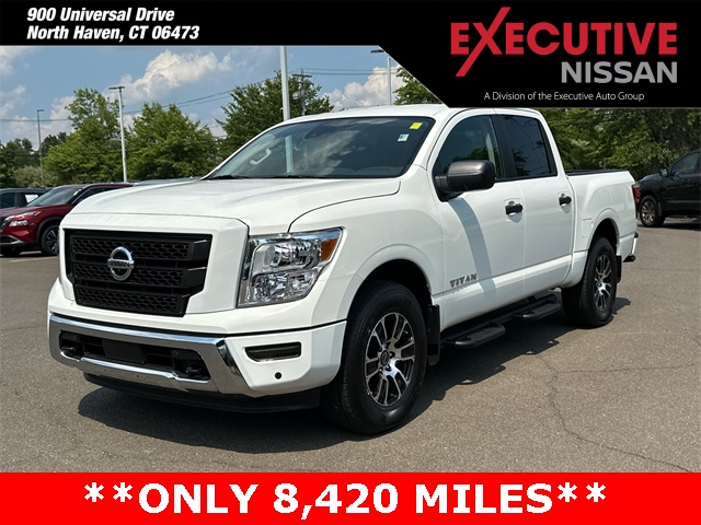 2024 Nissan Titan Crew Cab photo 4