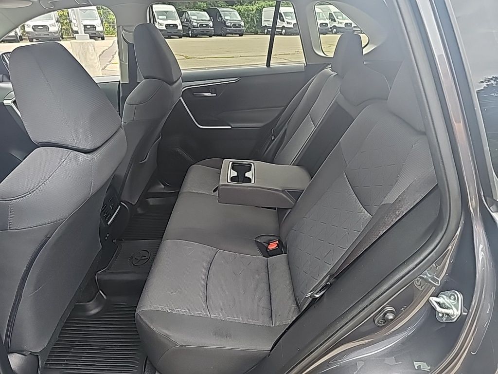 2020 Toyota RAV4 XLE photo 14