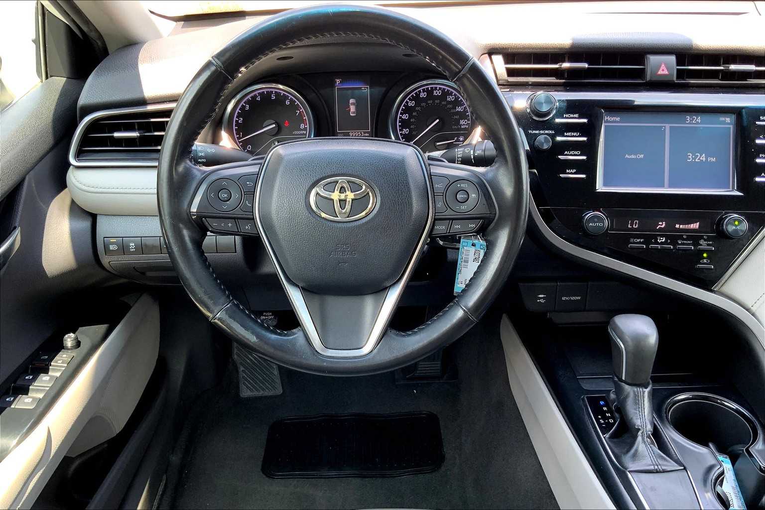 2019 Toyota Camry SE photo 5
