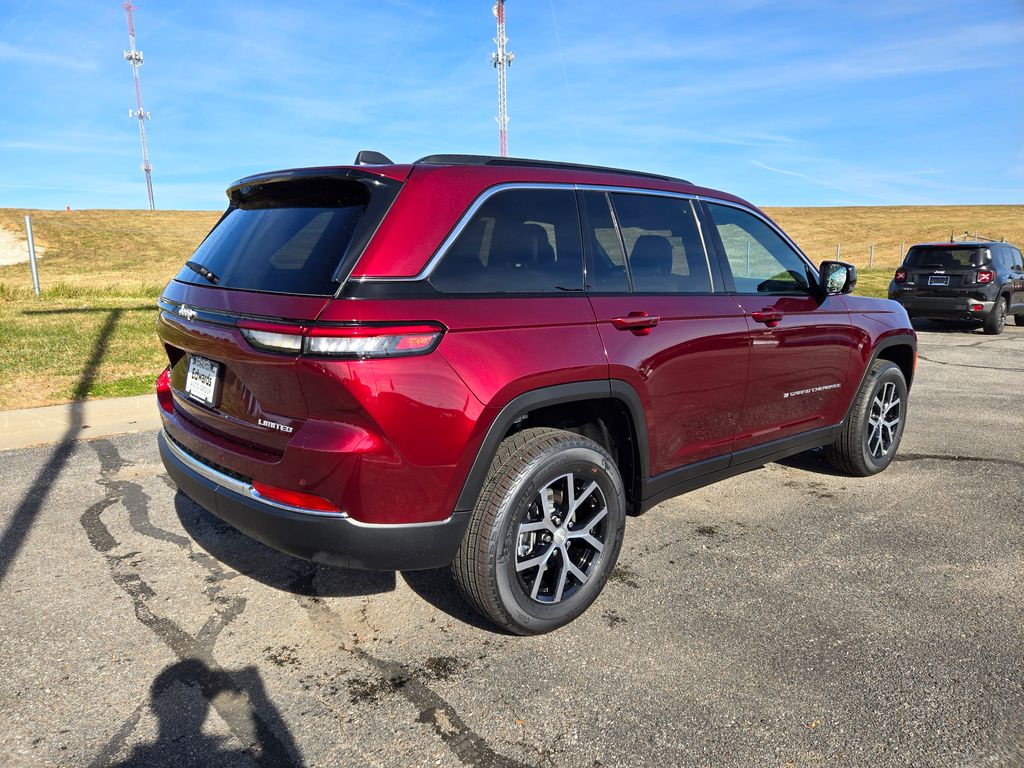 2025 Jeep Grand Cherokee Limited photo 3