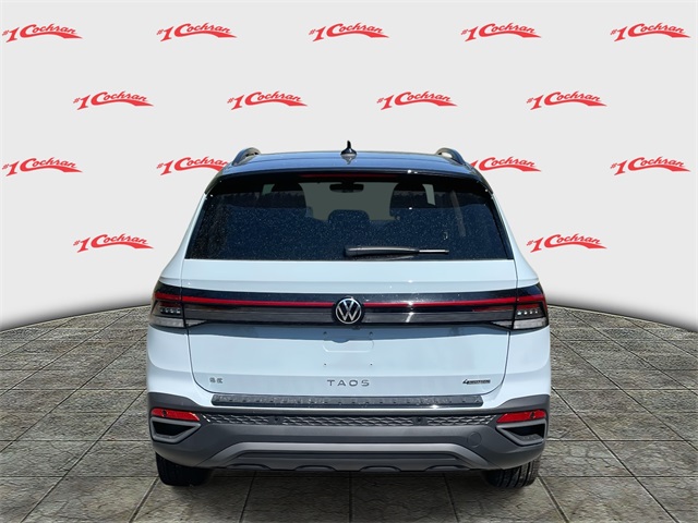 2025 Volkswagen Taos SE photo 3