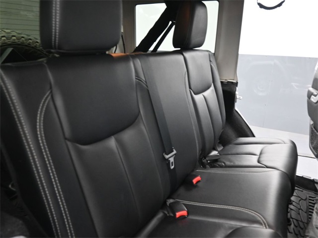 2014 Jeep Wrangler Unlimited Rubicon photo 22