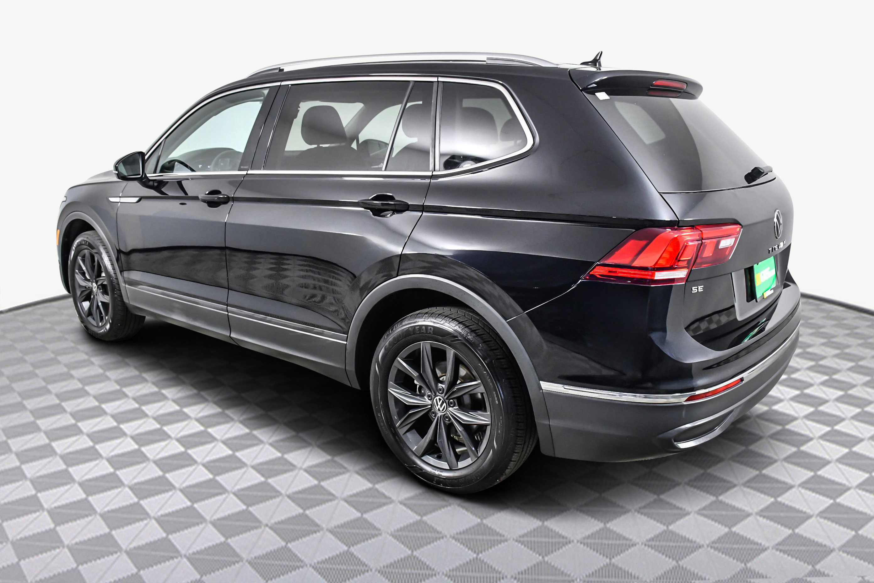 2024 Volkswagen Tiguan SE Wolfsburg Edition photo 4