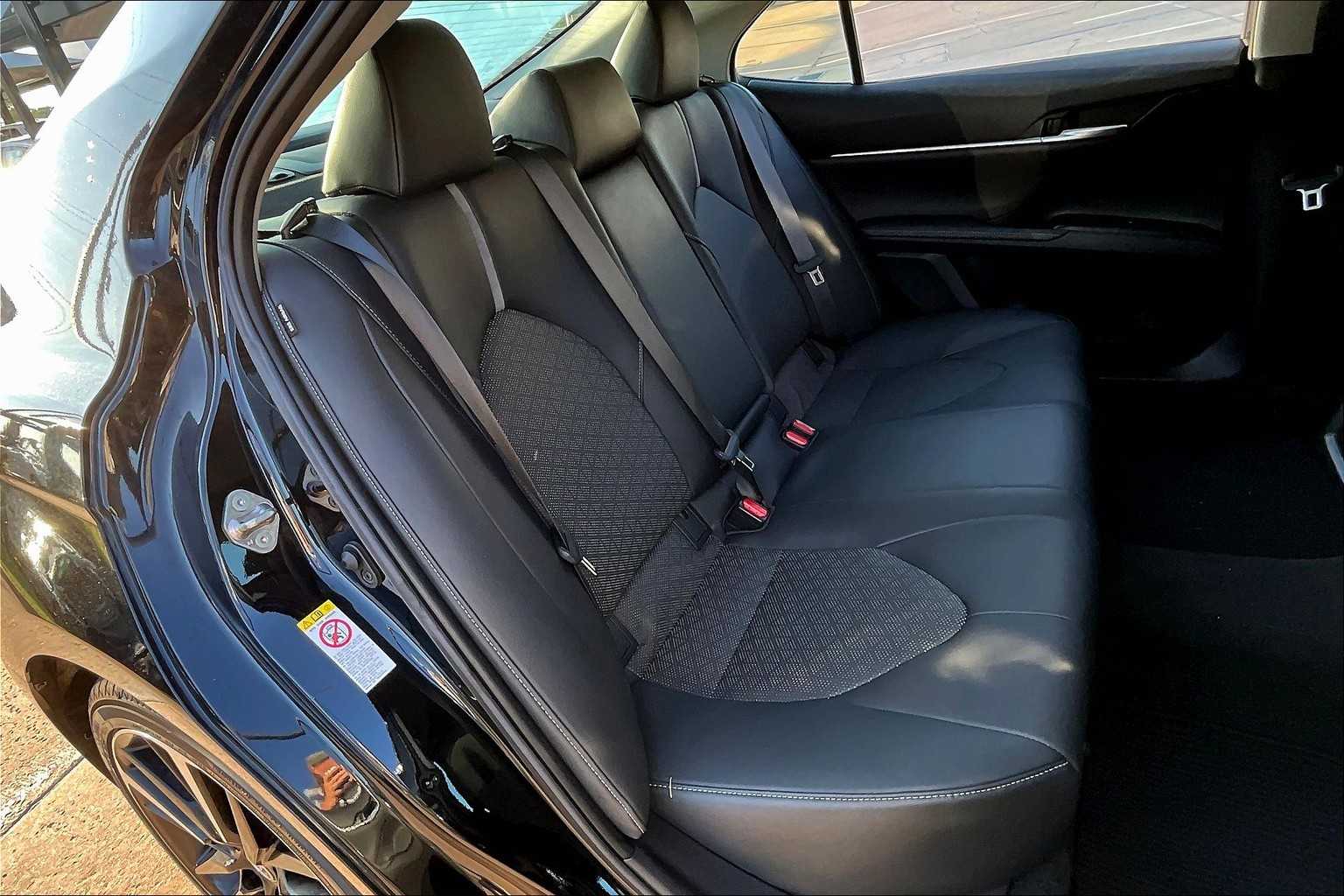 2019 Toyota Camry XLE V6 photo 17