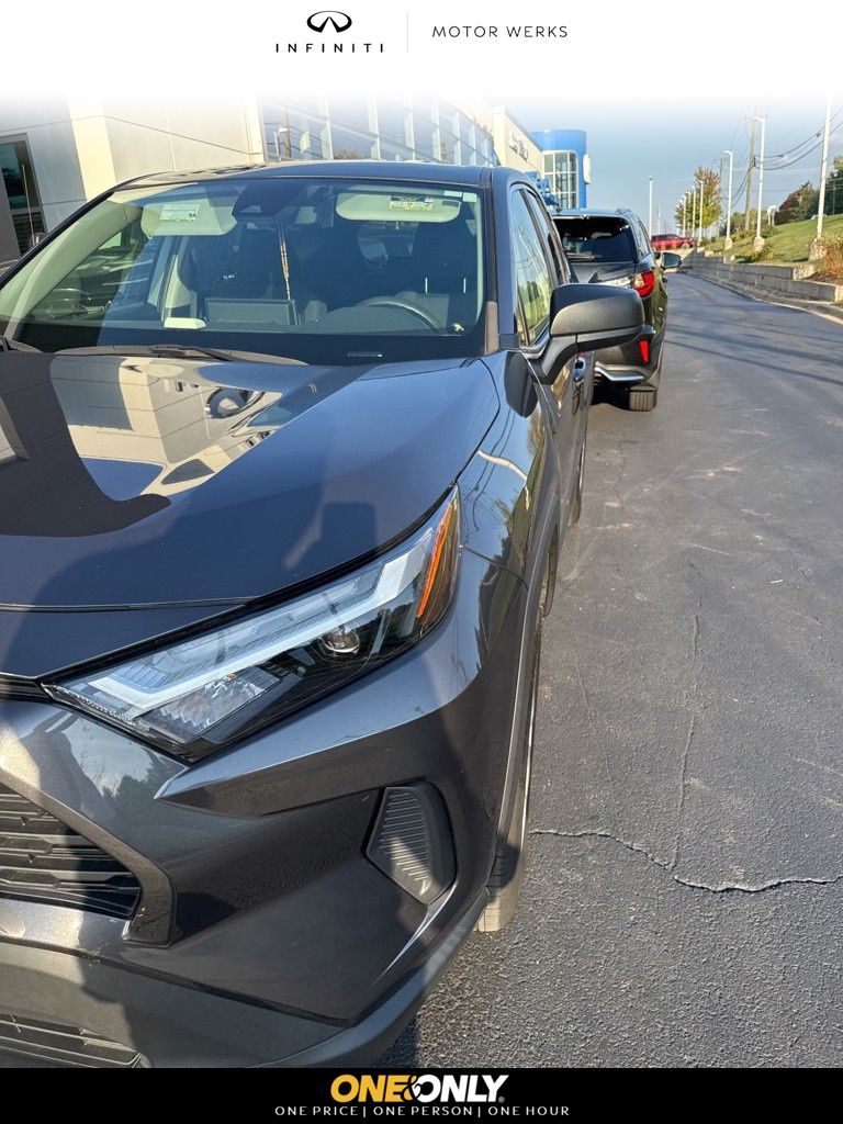 2023 Toyota RAV4 LE photo 2