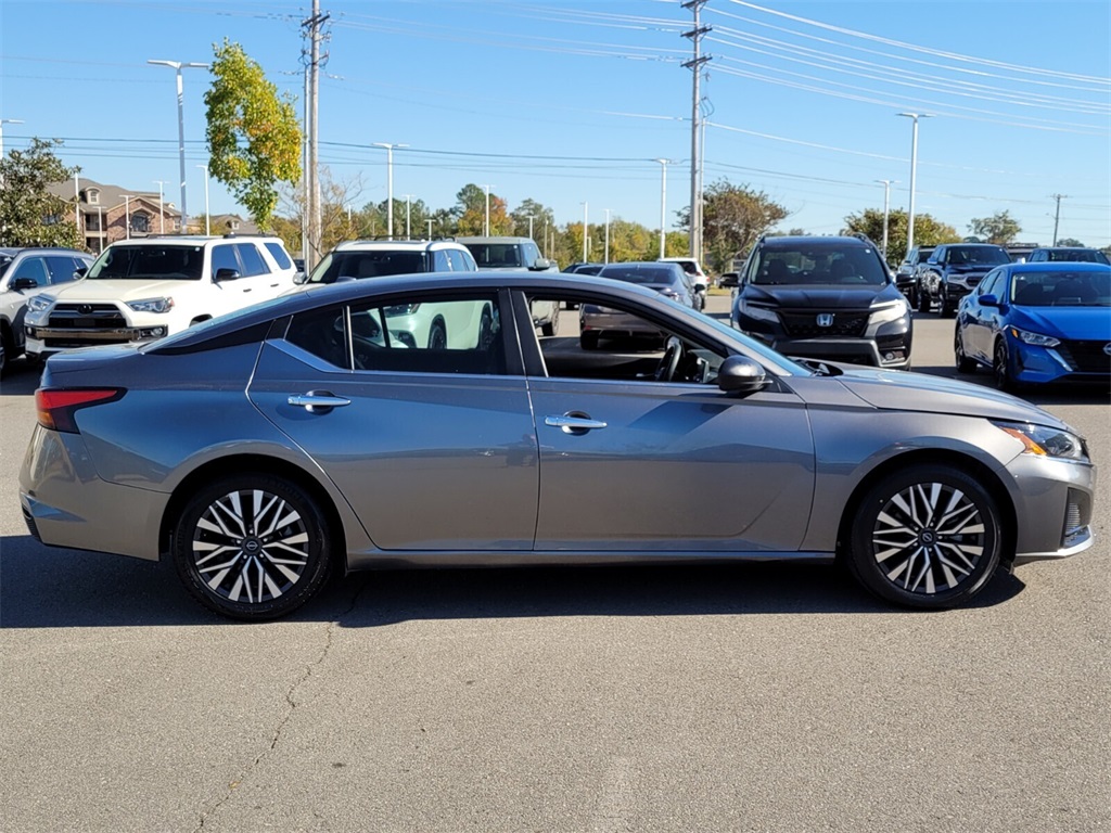 2024 Nissan Altima 2.5 SV photo 2