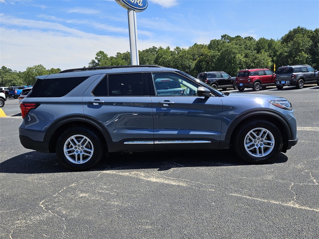2025 Ford Explorer photo 11