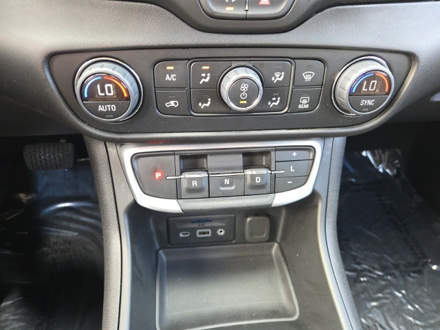2024 Gmc Terrain SLT photo 13
