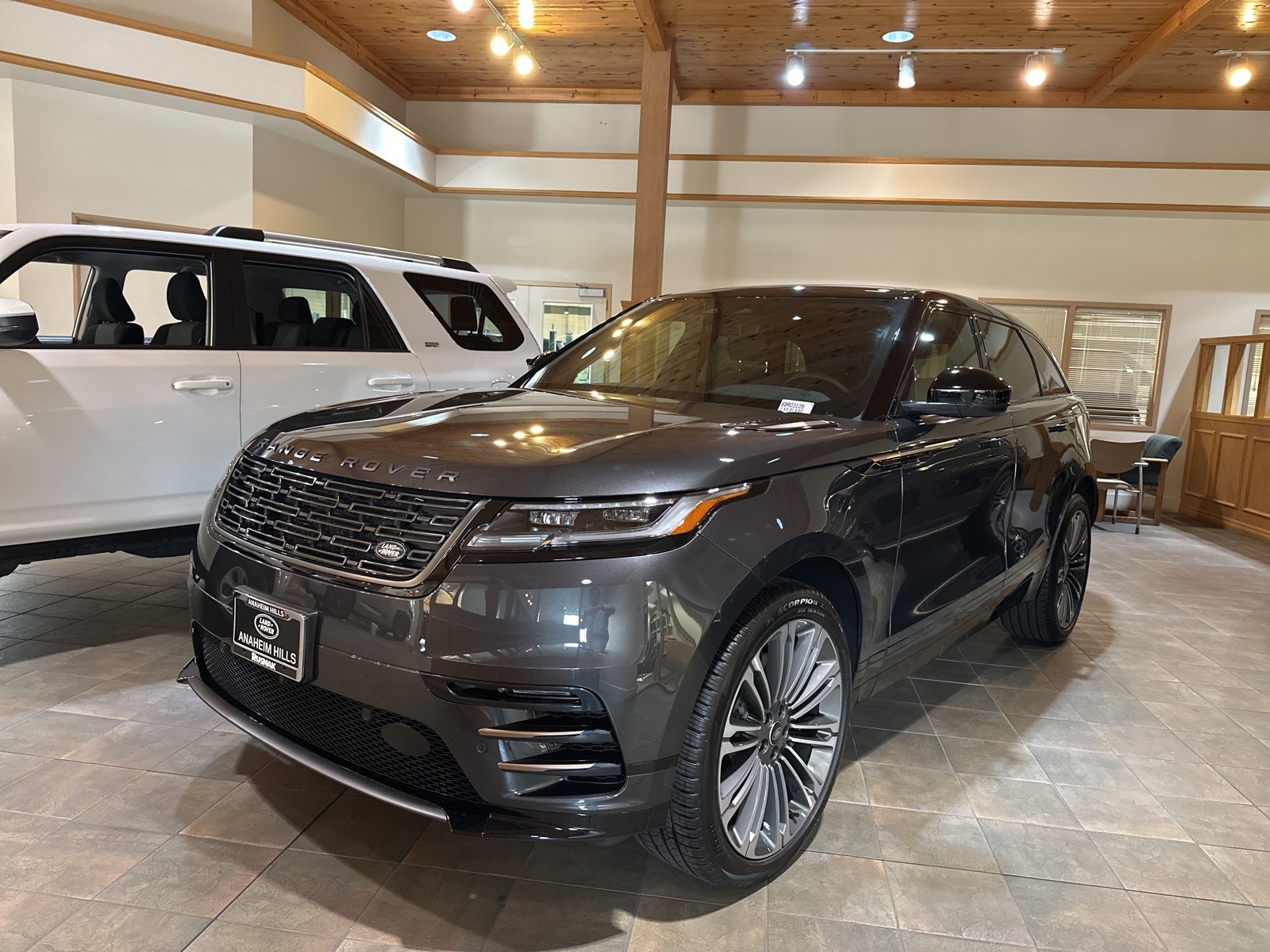 2025 Land Rover Range Rover Velar Dynamic SE's photo