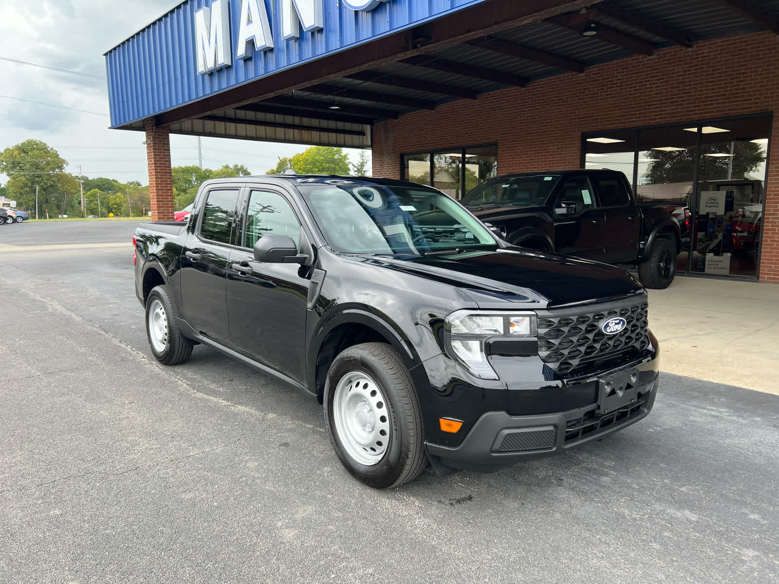 2025 Ford Maverick XL photo 2