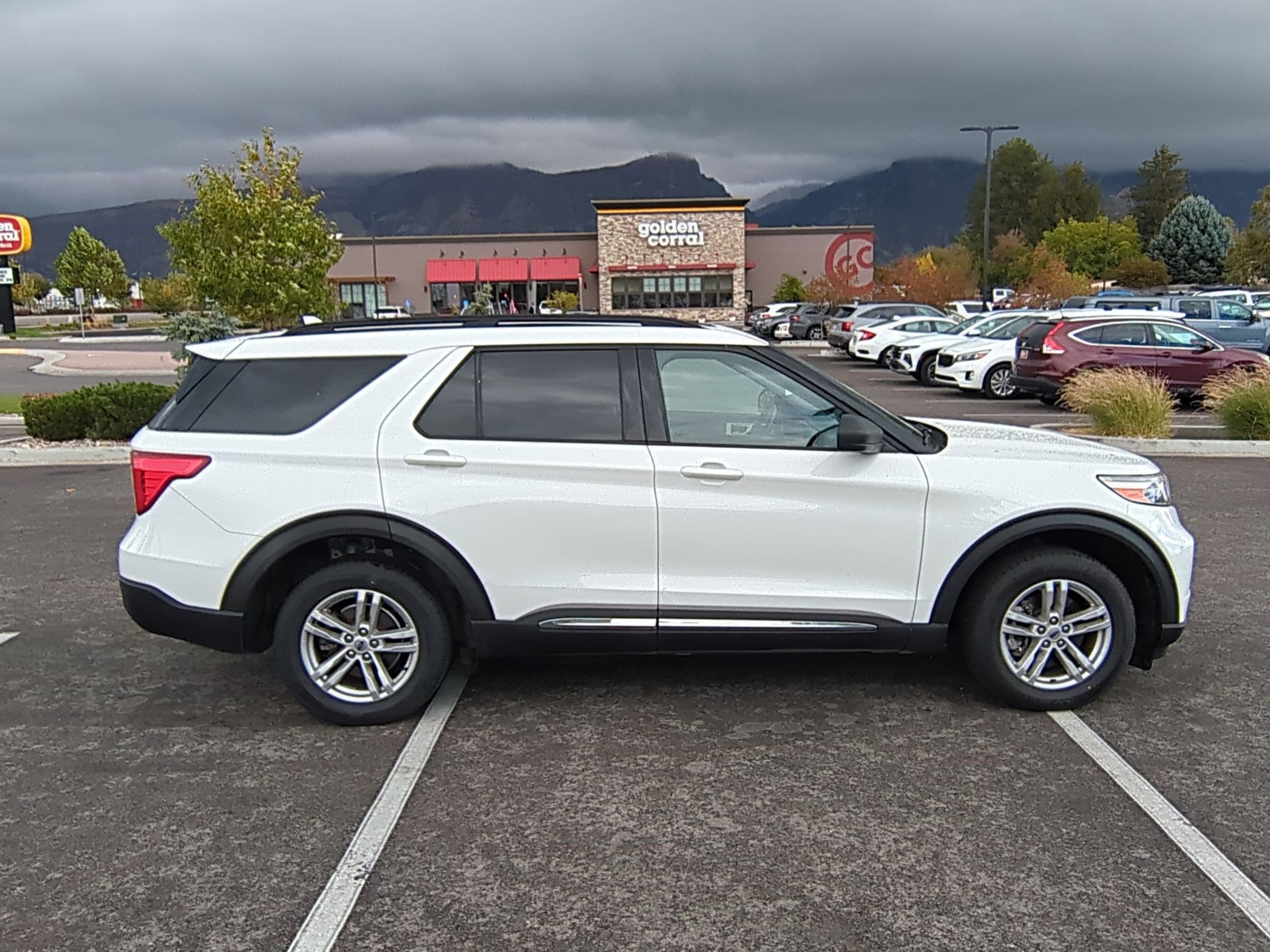 2021 Ford Explorer XLT photo 2