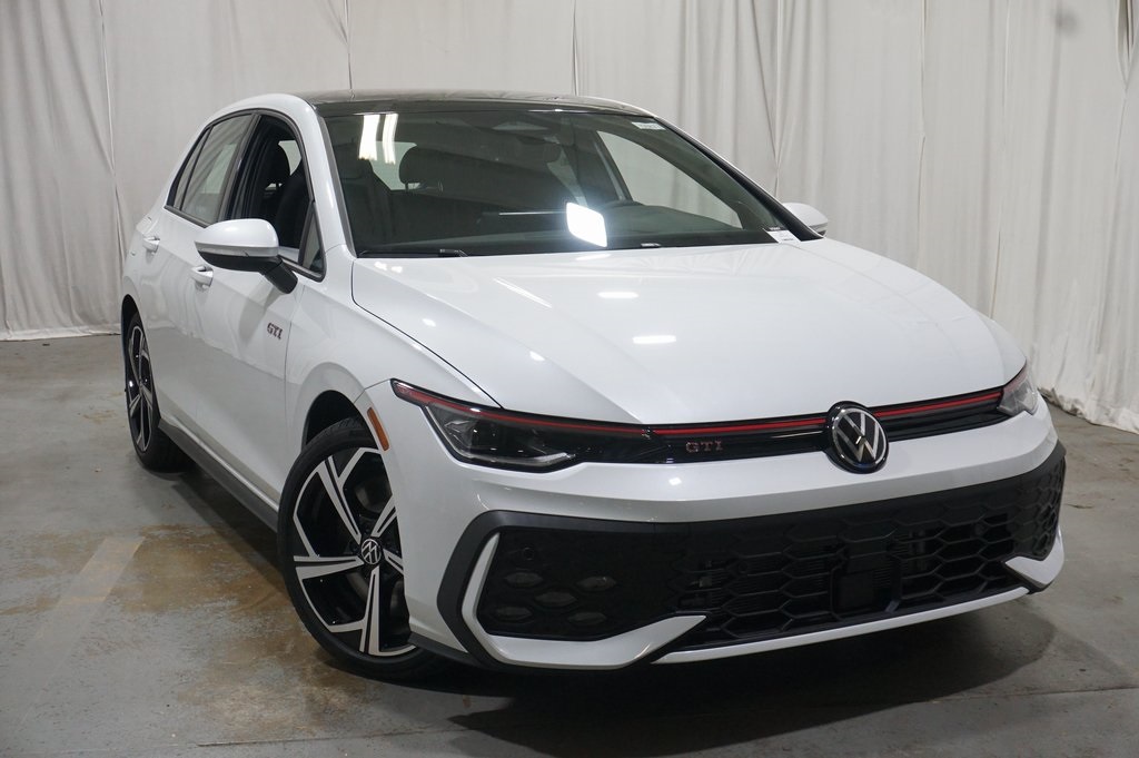 2026 Volkswagen Golf GTI SE photo 3