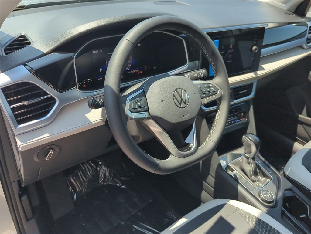 2025 Volkswagen Taos SE photo 10