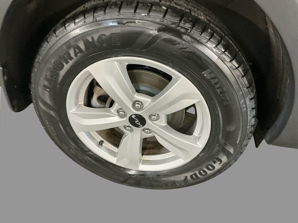 2022 Kia Sorento LX photo 14