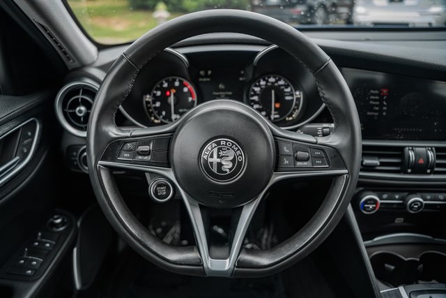 2019 Alfa Romeo Giulia Base photo 26