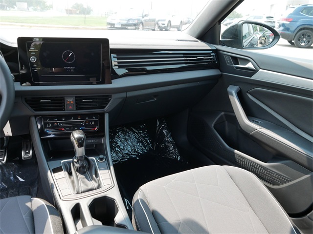 2025 Volkswagen Jetta 1.5T Sport photo 9