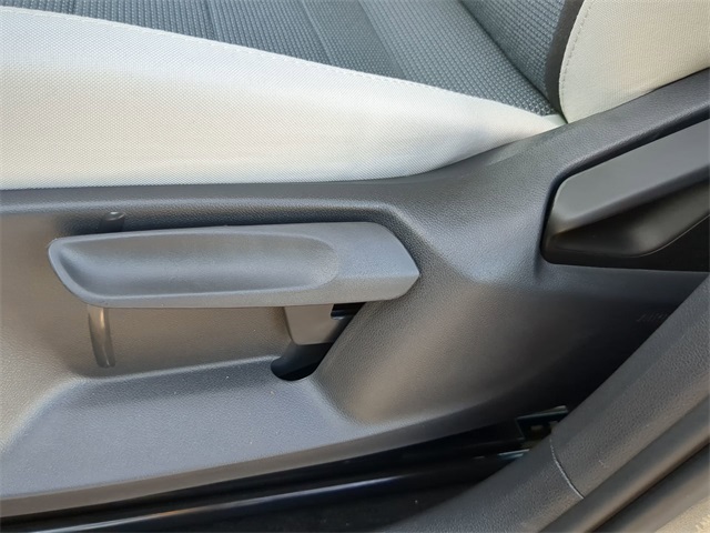 2025 Volkswagen Taos S photo 16