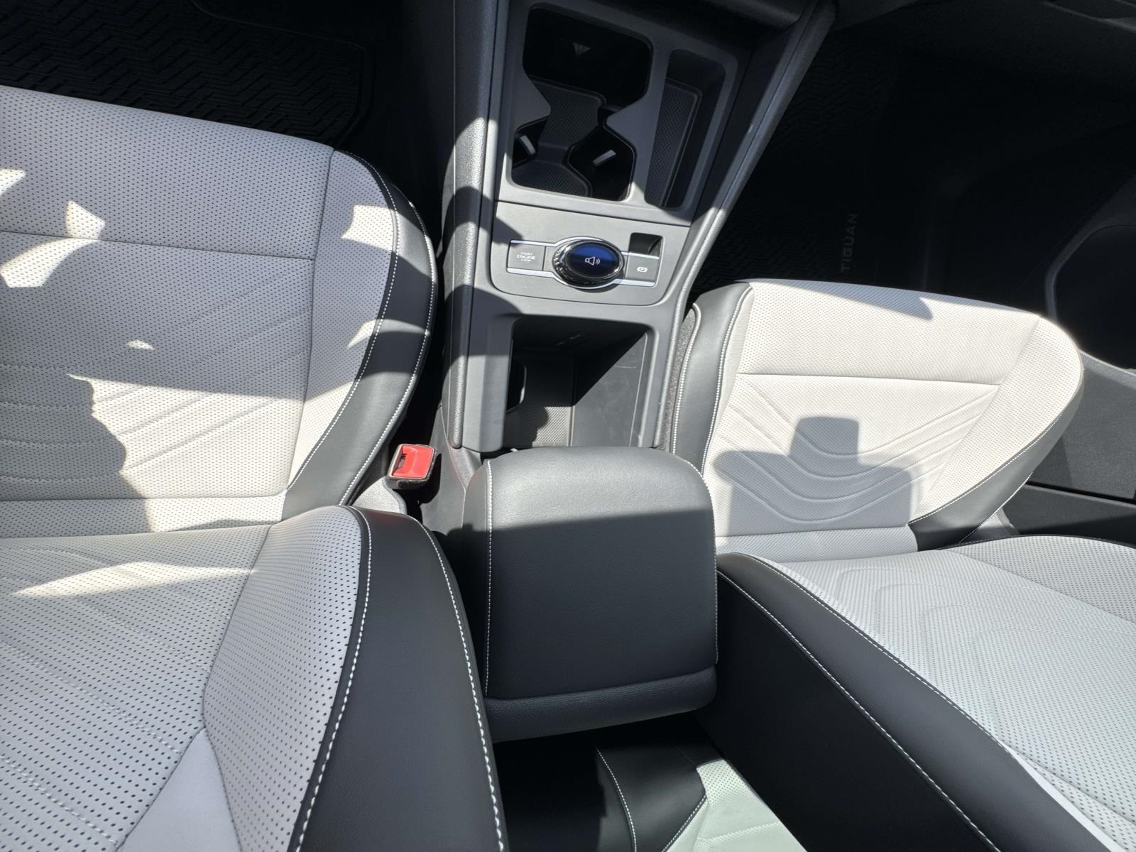 2025 Volkswagen Tiguan SE photo 13