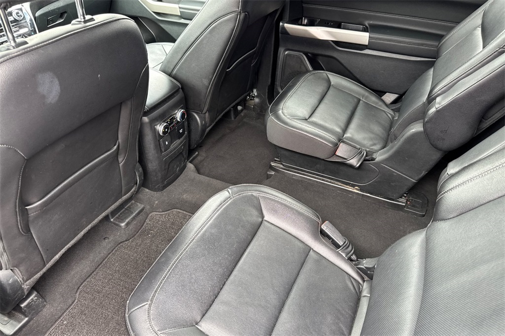 2023 Ford Explorer Limited photo 2
