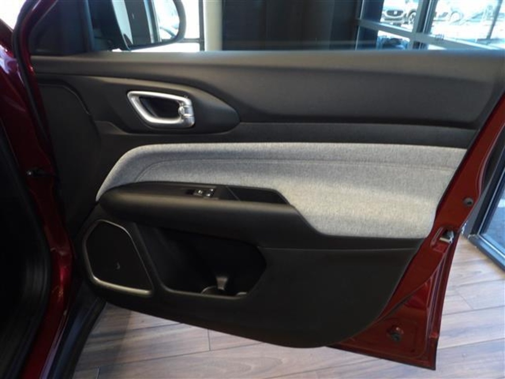2022 Jeep Compass Latitude Lux photo 12