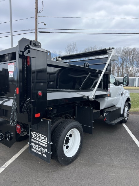 2025 Ford F-650 Base photo 4