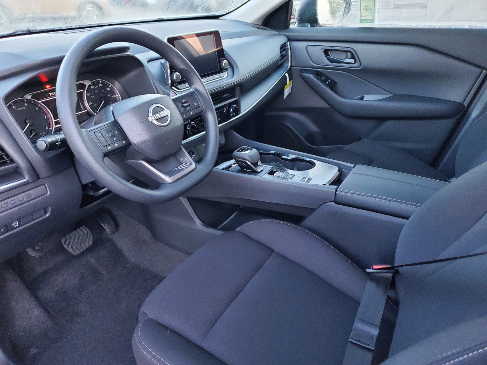 2025 Nissan Rogue S photo 4