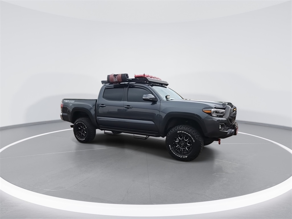 2022 Toyota Tacoma TRD Off-Road photo 2