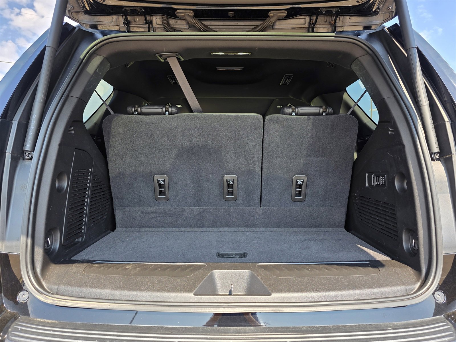 2021 Chevrolet Tahoe LT photo 19