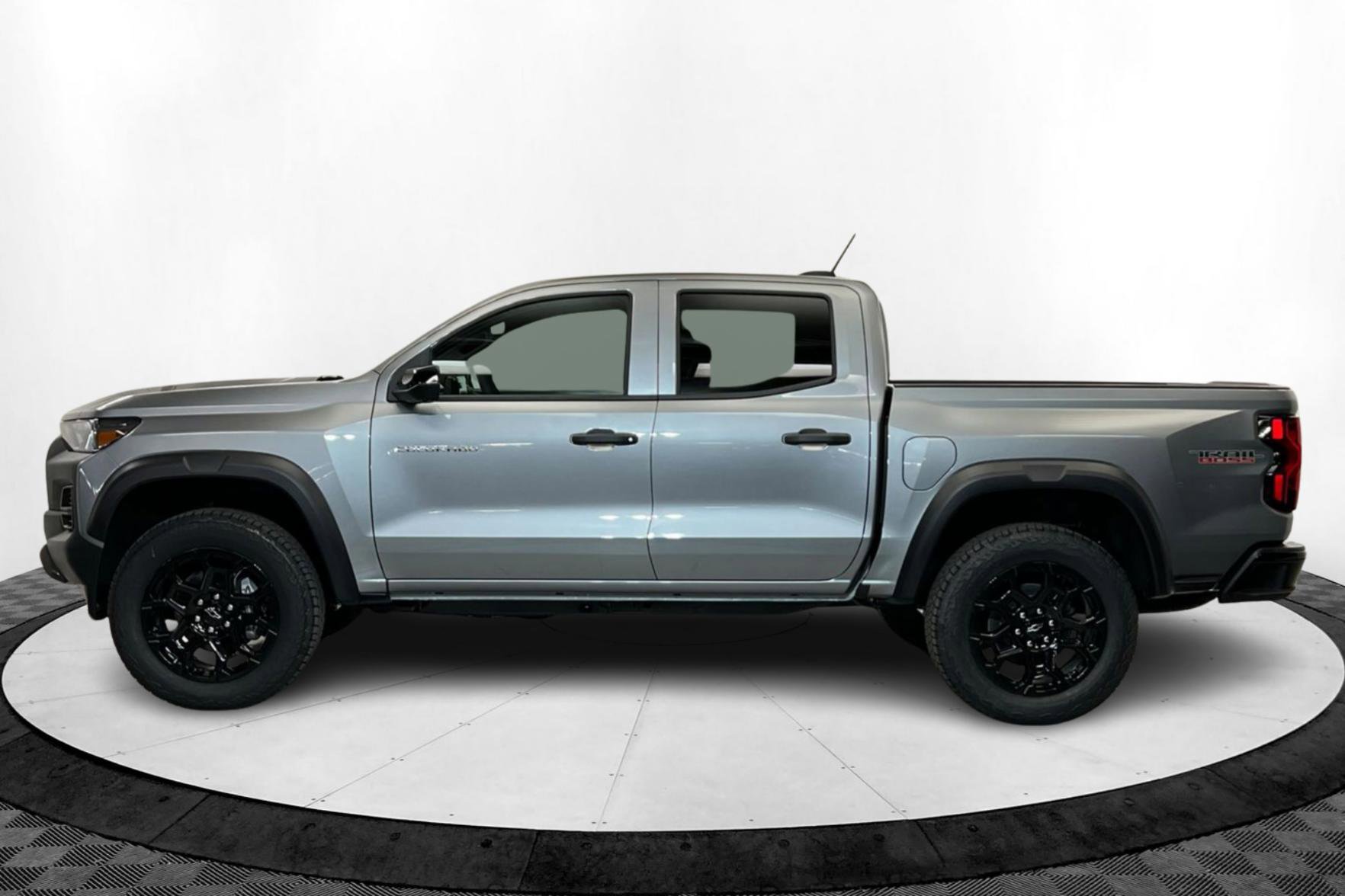 2026 Chevrolet Colorado Trail Boss photo 2