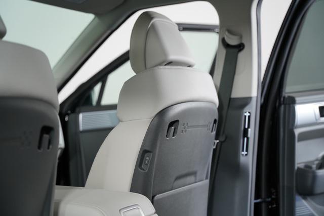 2025 Hyundai Santa Fe SEL photo 2