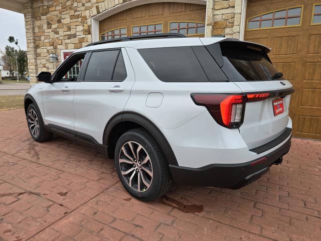 2026 Ford Explorer ST-Line photo 4