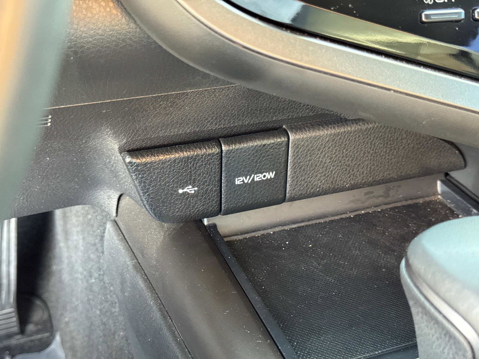 2022 Toyota Camry SE photo 23