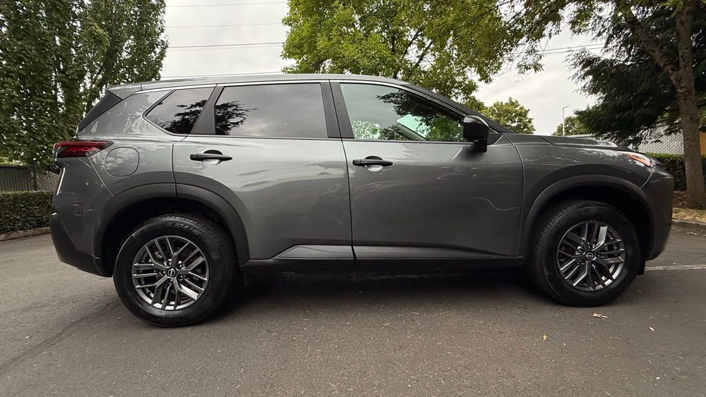2023 Nissan Rogue S photo 7