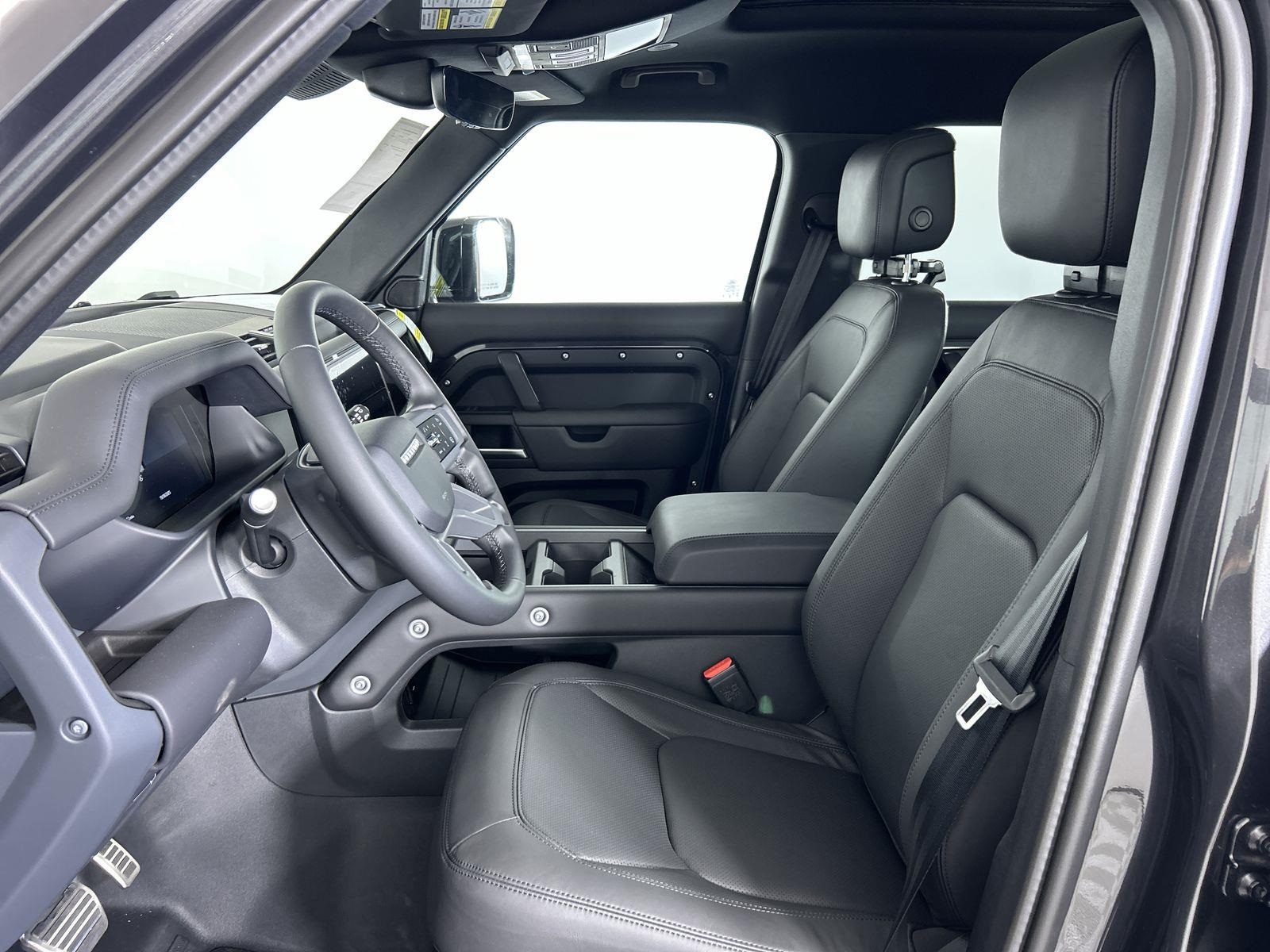 2025 Land Rover Defender 130 X-Dynamic SE photo 22