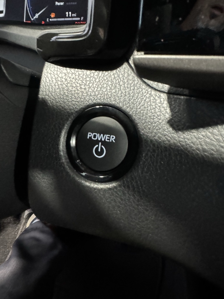 2025 Toyota Camry photo 32