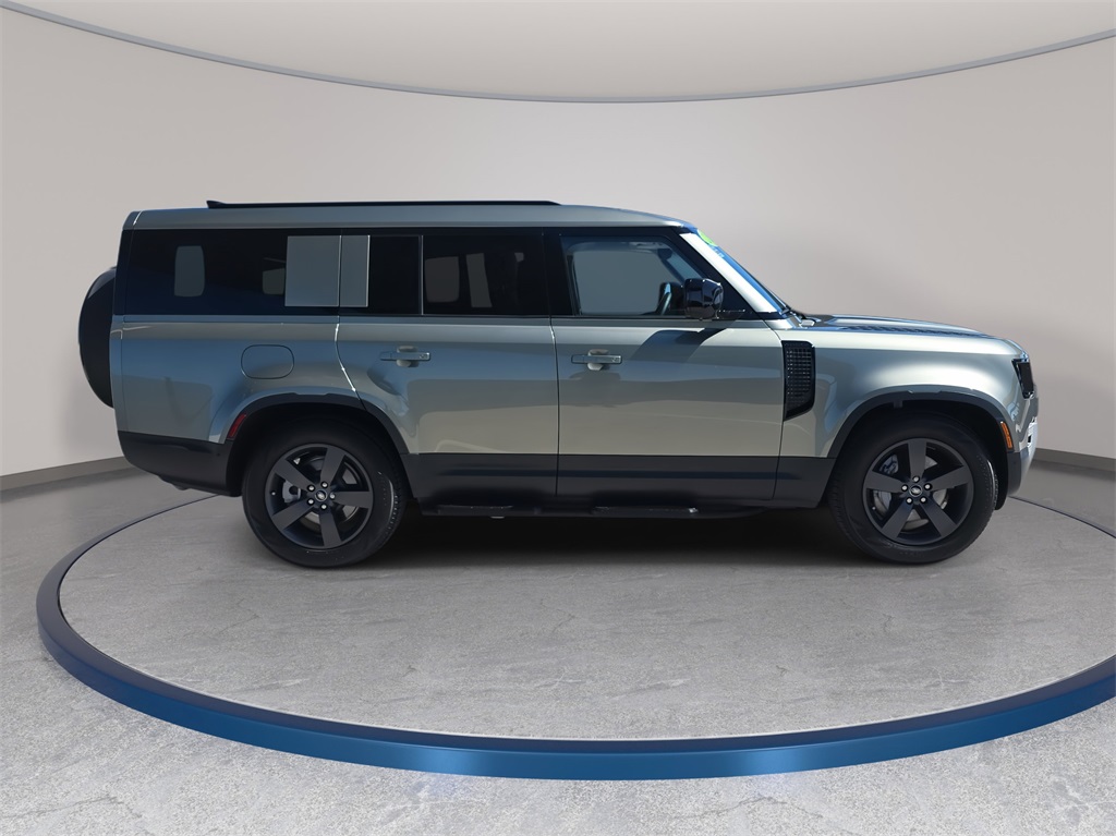 2025 Land Rover Defender 130 S photo 4