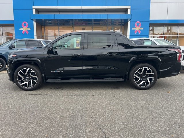 2024 Chevrolet Silverado EV RST photo 2