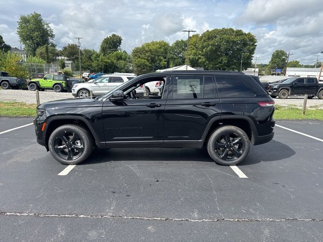 2025 Jeep Grand Cherokee Limited photo 4