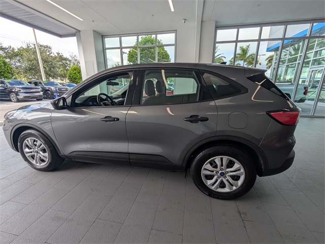 2022 Ford Escape S photo 9