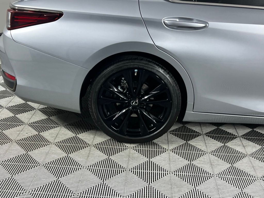 2023 Lexus ES 300h photo 10