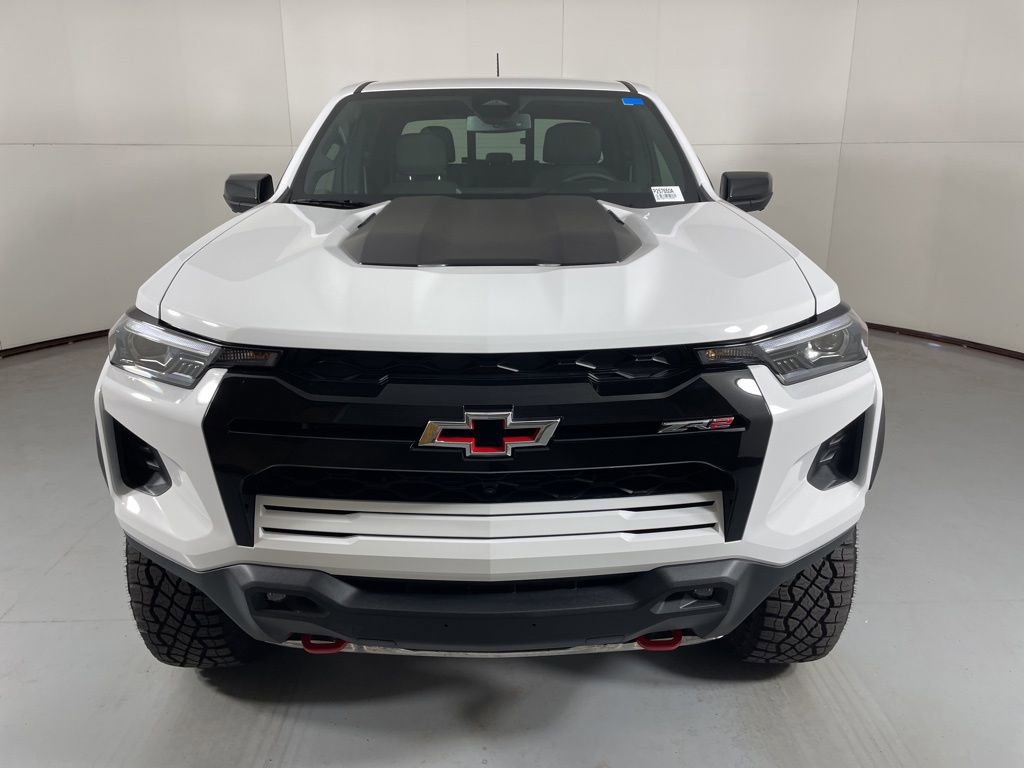 2025 Chevrolet Colorado ZR2 photo 3