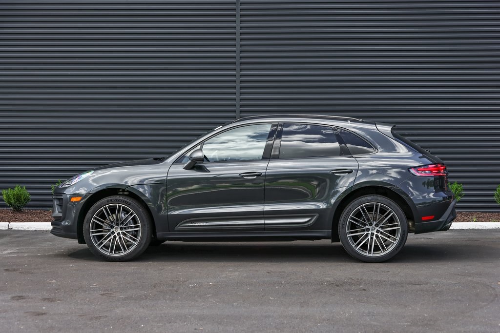 2025 Porsche Macan T photo 2
